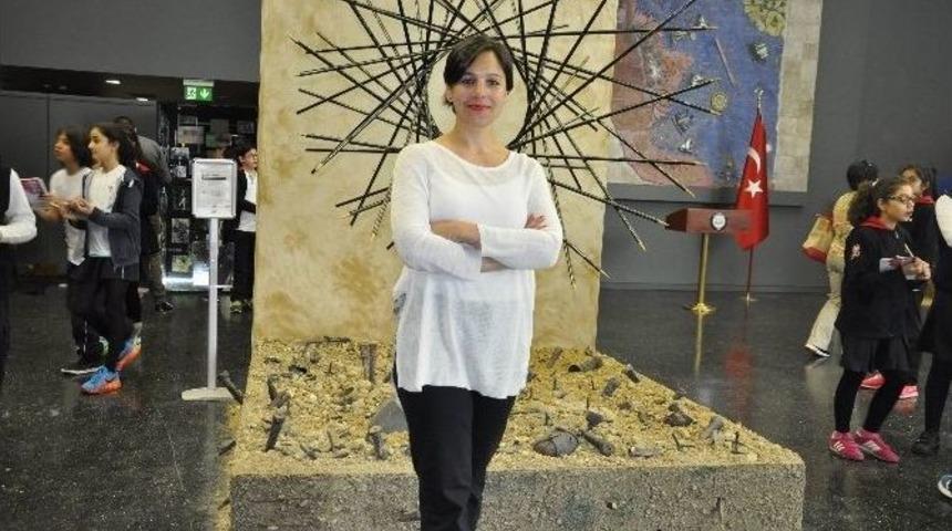 İksv Tasarım Bienali Direkt&ouml;r&uuml; Deniz Ova, &Ccedil;ocuklarla Buluştu