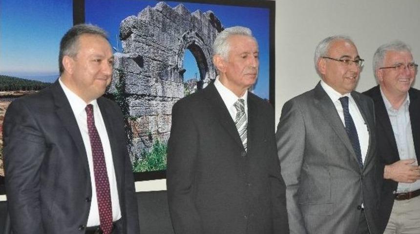 Muhtarlar Derneğinden Vali Fidan Ve Kaymakam &Ouml;zdal&rsquo;a S&uuml;rpriz