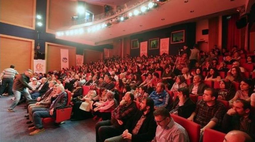 Gen&ccedil; Yetenekler İlk Kez Tiyatro Sahnesinde