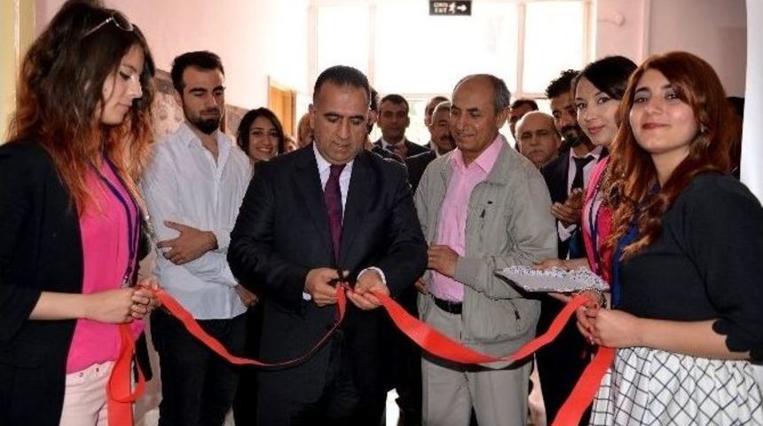 Mk&uuml; Mimarlıkta Sesler Ve Renklerin Dansı