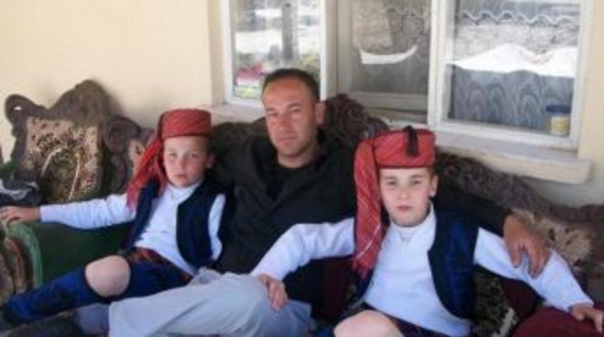 &Ccedil;atıdaki Metal Oluğu Tamir Ederken Elektrik Akımına Kapılarak Hayatını Kaybetti