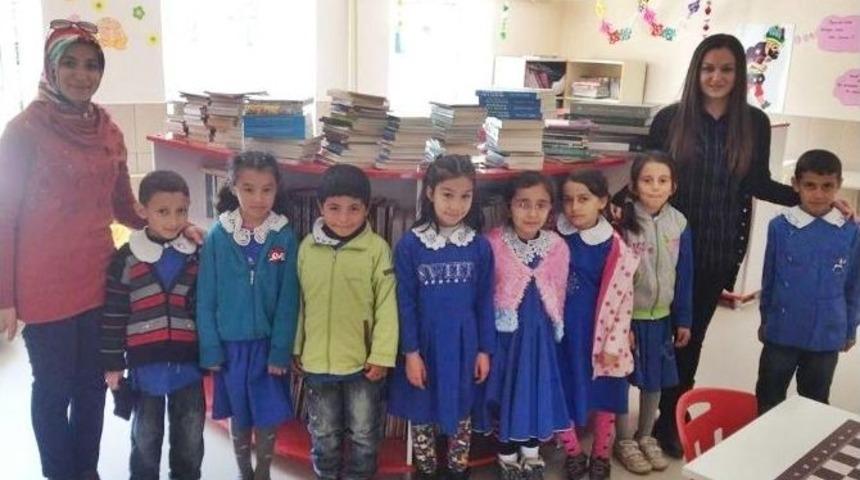 Başkan Abdulkadir Şahiner’den Kitap Yardımı