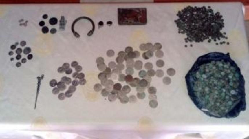 İmranlı'da Durdurulan Otomobilden Tarihi Eser &Ccedil;ıktı