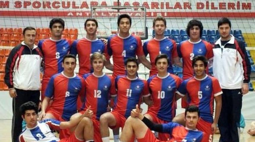 Bakan &Ccedil;avuşoğlu'nun Yeğeni Ve Arkadaşları Ma&ccedil; Sırasında Soyuldu