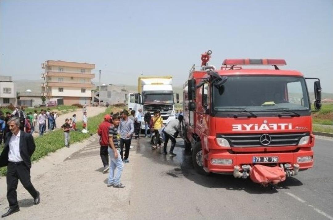 Cizre&rsquo;de Seyir Halindeki Tır&rsquo;da Yangın &Ccedil;ıktı: 1 Yaralı