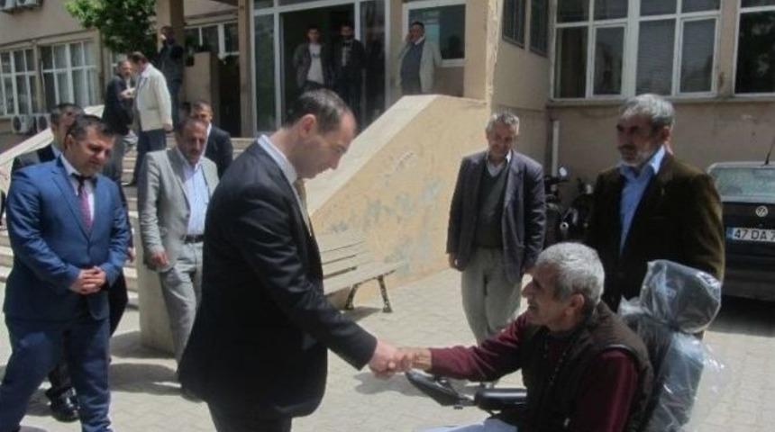 Mazıdağı Kaymakamı &Ccedil;elik&rsquo;ten Engelli Vatandaşa Ak&uuml;l&uuml; Araba