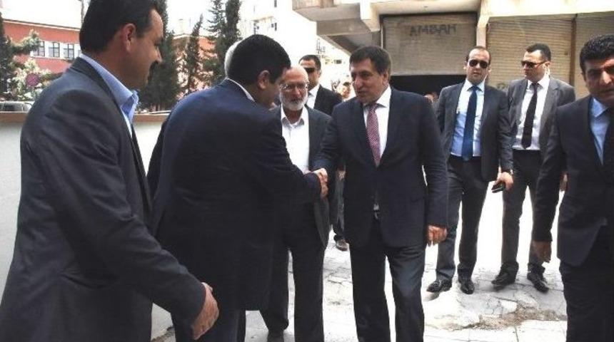 Vali K&uuml;&ccedil;&uuml;k Kobani Dayanışma Merkezi&rsquo;ni Ziyaret Etti