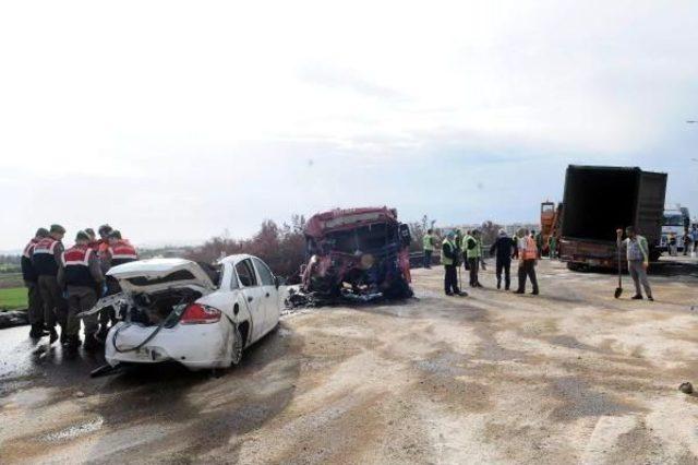 Fotoğraflar // Tem Otoyolu'nda Tır, Tanker Ve Otomobil Çarpıştı: 2 Ölü, 1 Yaralı