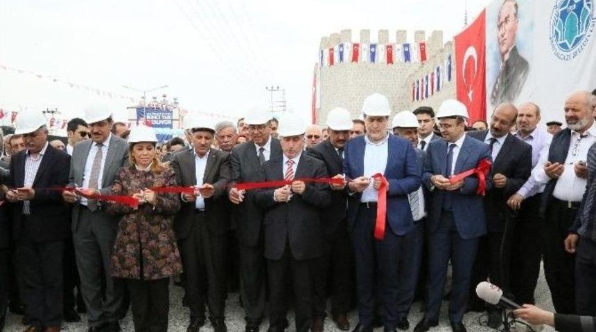 Battalgazi İl&ccedil;esinde Tarihi Surlar Yeniden Y&uuml;kseliyor