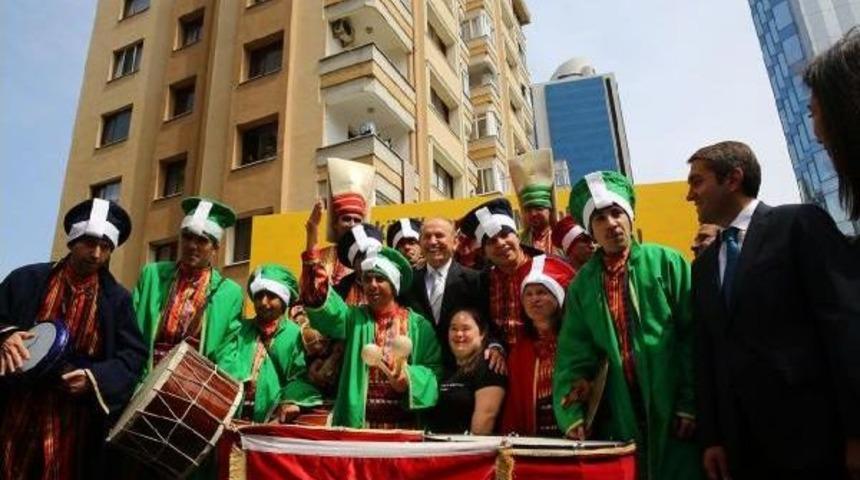 Topbaş, &Ccedil;ocuklarla &Ccedil;ocuk Oldu