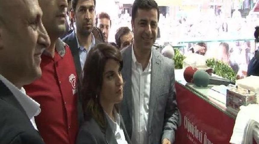 Demirtaş Için "türkiye Seninle Gurur Duyuyor" Sloganı Attılar