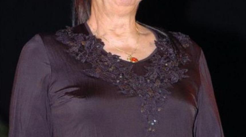 M&uuml;zeyyen Senar'ın Kızı 5 G&uuml;nd&uuml;r Hastane