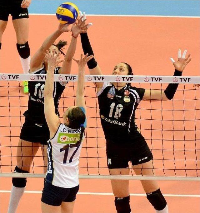 Fenerbahçe Grundig: 3 - Vakıfbank: 2