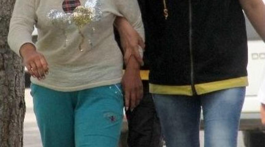 Fuhuş Operasyonunda Yakalanan Kadın "ben Hırsızım" Dedi