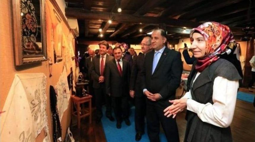 &lsquo;usta Eller&rsquo; Sergi A&ccedil;tı