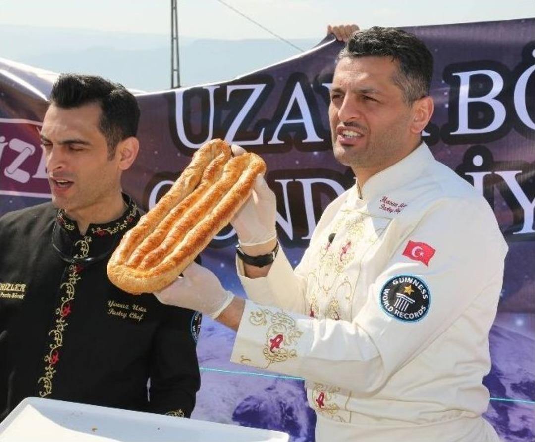 Uzaya B&ouml;rek G&ouml;nderdi