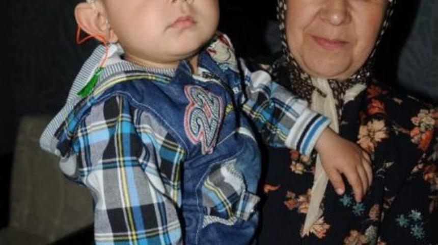 &Ouml;zbek &Ccedil;ocuğun Duyma Sevinci