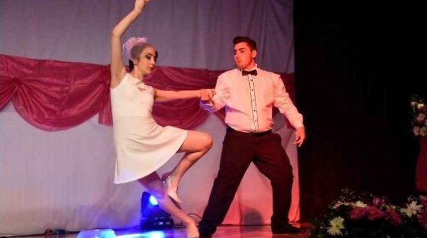 &rsquo;d&uuml;nya Dans G&uuml;n&uuml;&rsquo; Aliağa&rsquo;da Kutlandı