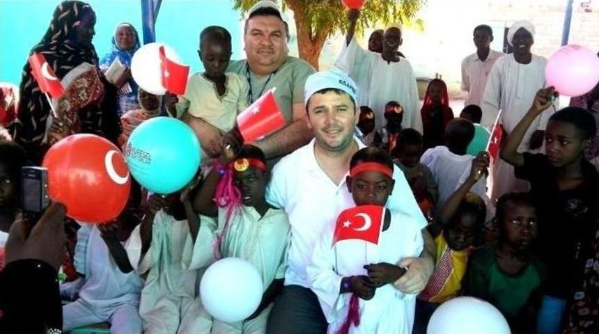 T&uuml;rk Doktorlar Sudan&rsquo;da 2 Bin &Ccedil;ocuğu S&uuml;nnet Etti