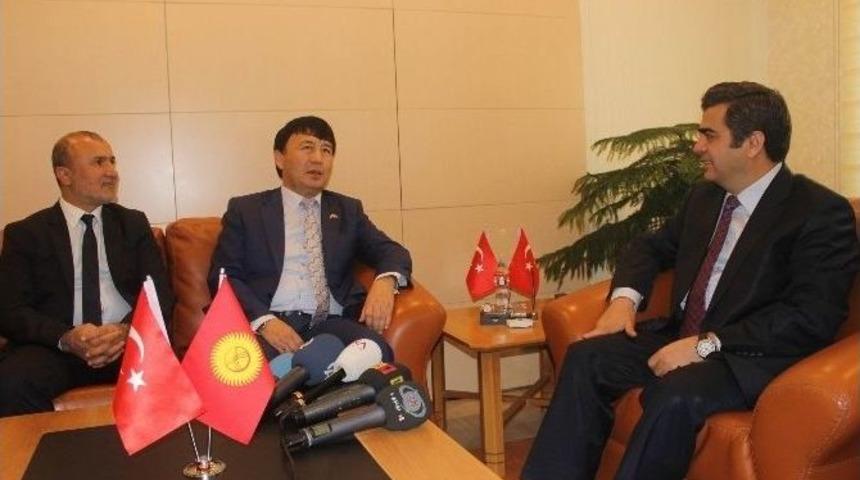 Kırgızistan Cumhuriyeti Ankara B&uuml;y&uuml;kel&ccedil;isinden Vali D&uuml;zg&uuml;n&rsquo;e Ziyaret
