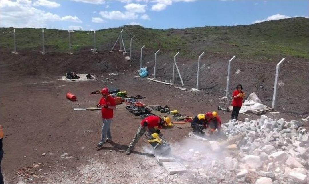 Enkaz Alanında Eğitim Tatbikatı