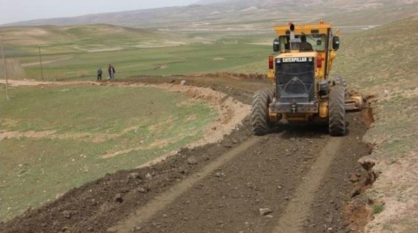 &Ouml;zalp Belediyesi 2015 Yılı Yol Yapım Sezonunu A&ccedil;tı