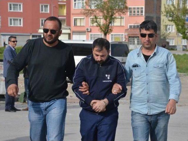 Tataristan'da Ortağını Öldüren Pastaneci, Havalimanında Çocuk Beziyle Yaralarına Pansuman Yaptırmış