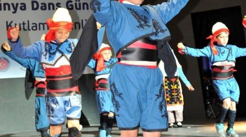 Bodrumlular D&uuml;nya Dans G&uuml;n&uuml;'n&uuml; Kutladı