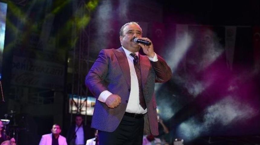 Sahne Direğinde Konser