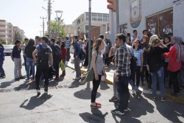 İmam Hatip'e Dönüştürülmek Istenen Lisenin Öğrencileri Ve Velilerinden Eylem