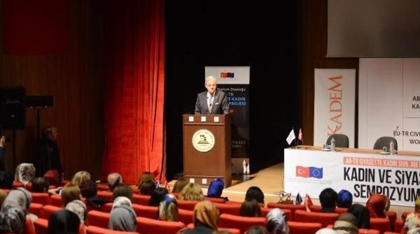 Bakan Bozkır&rsquo;Dan &Ccedil;i&ccedil;ek Jesti