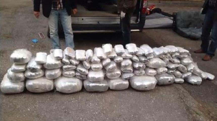 Minib&uuml;ste 110 Kilo Esrar Ele Ge&ccedil;irildi, S&uuml;r&uuml;c&uuml; Tutuklandı
