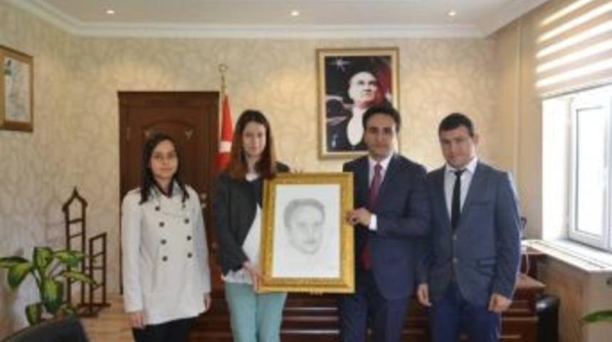 &Ouml;ğretmenlerden Kaymakama Anlamlı Hediye