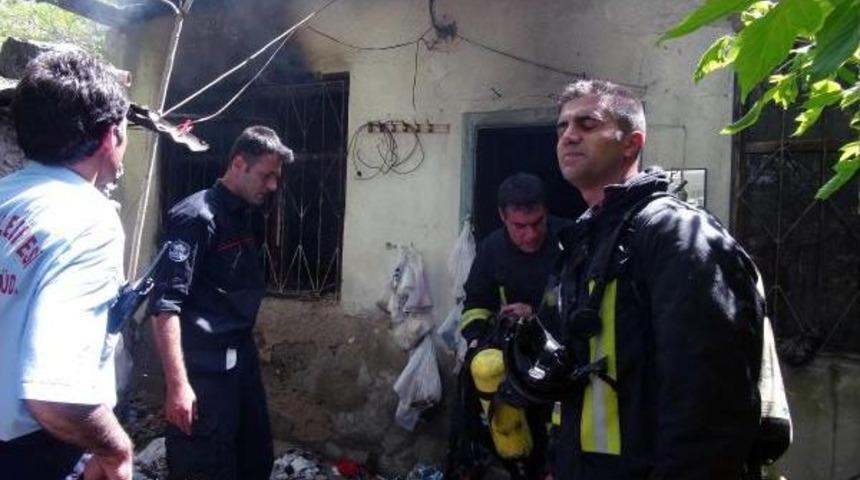 &Ccedil;&ouml;p Evde &Ccedil;ıkan Yangında &Ouml;l&uuml;mden D&ouml;nd&uuml;