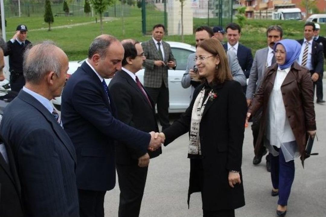 Bakan İslam, Eşinden Şiddet G&ouml;ren Kadının &Ccedil;ağrısına Cevap Verdi