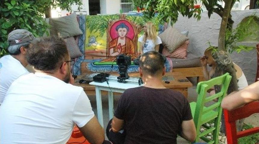 Zeynep Casalini Evinin Bahçesinde Klip Çekti