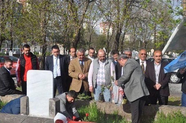 Ülkücü Şehit Maraşlıoğlu Kabri Başında Anıldı