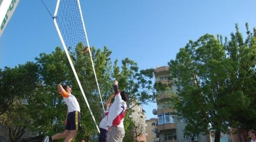 Lapseki Kaymakamlık Voleybol Turnuvası Başladı
