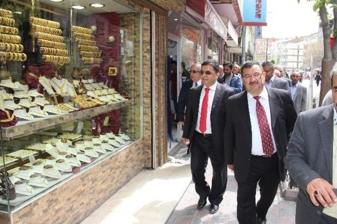 Chp Adayları Esnafı Ziyaret Etti