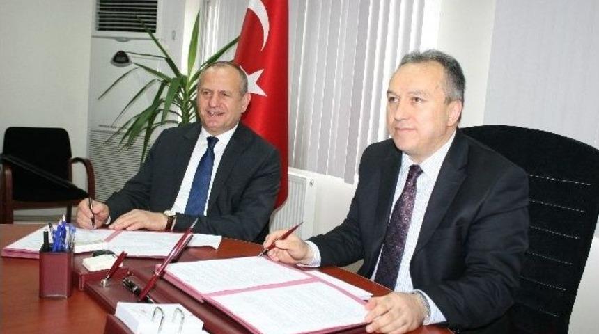 Vali İle Başkan 2 Ayrı Protokol İ&ccedil;in Masaya Oturdu