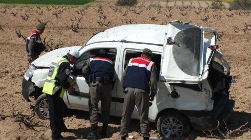 Otomobil Tarlaya Uçtu, Sürücü Ağır Yaralandı