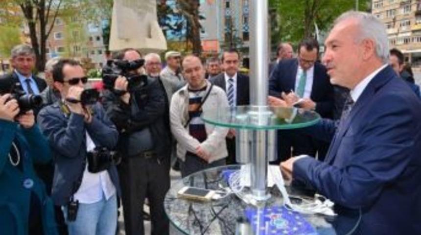 Belediyeden G&uuml;neş Enerjisi İle &Ccedil;alışan Şarj İstasyonları