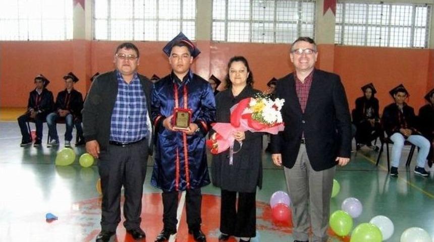 G&ouml;nen&rsquo;de Mezuniyet Sevinci