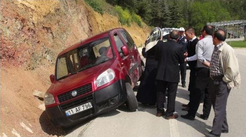 Trafik Kazasında K&uuml;&ccedil;&uuml;k Bebeği Allah Korudu