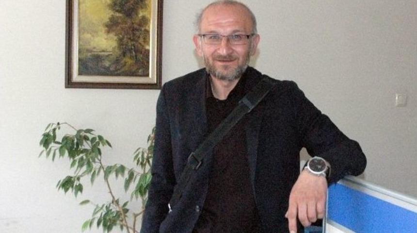 Başbakanlık &Ouml;n&uuml;nde G&ouml;zaltına Alınan Bilişim Uzmanı Projelerini Anlatmak İstiyor