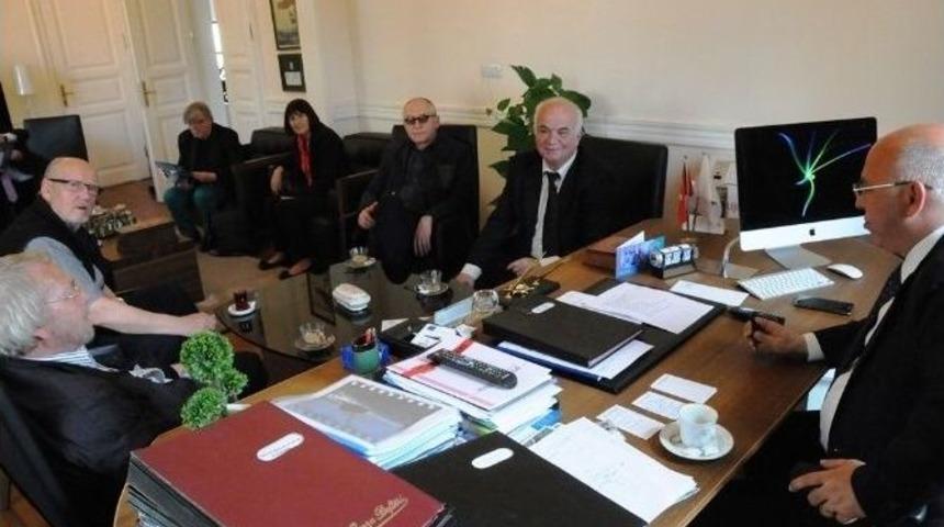 Alman Ressamlar Sergi &Ouml;ncesi Başkan Eşkinat&rsquo;ı Ziyaret Etti