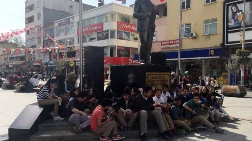 Sultanbeylili Gen&ccedil;ler Kitabın &Ouml;nemine Dikkat &Ccedil;ekti