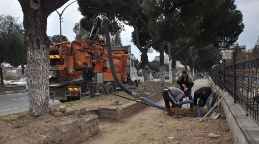 Nazilli Belediyesi Bozulan Yolları Onarıyor
