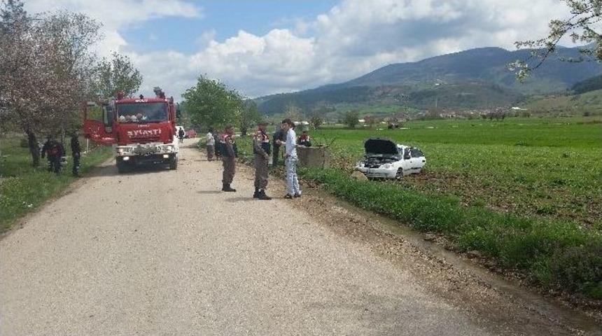 Bolu&rsquo;da Otomobil Tarlaya U&ccedil;tu: 2 Yaralı