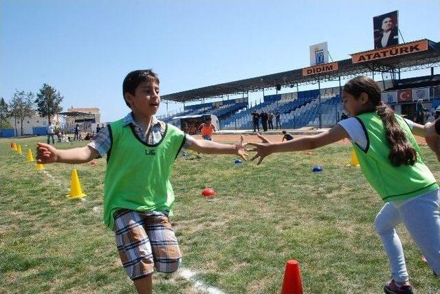 Didim’de Öğrenci Yarışmaları Renkli Görüntülere Sahne Oldu